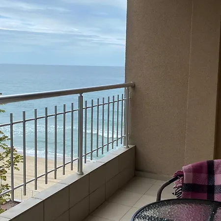 Διαμέρισμα зора-обзор