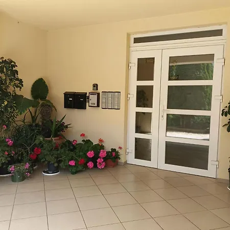 公寓 зора-обзор 奥布佐尔